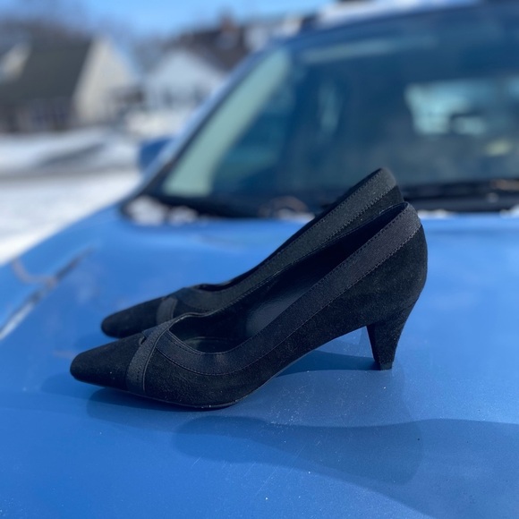 Stuart Weitzman Black Suede Kitten Heel Pumps 6.5 - Picture 4 of 9